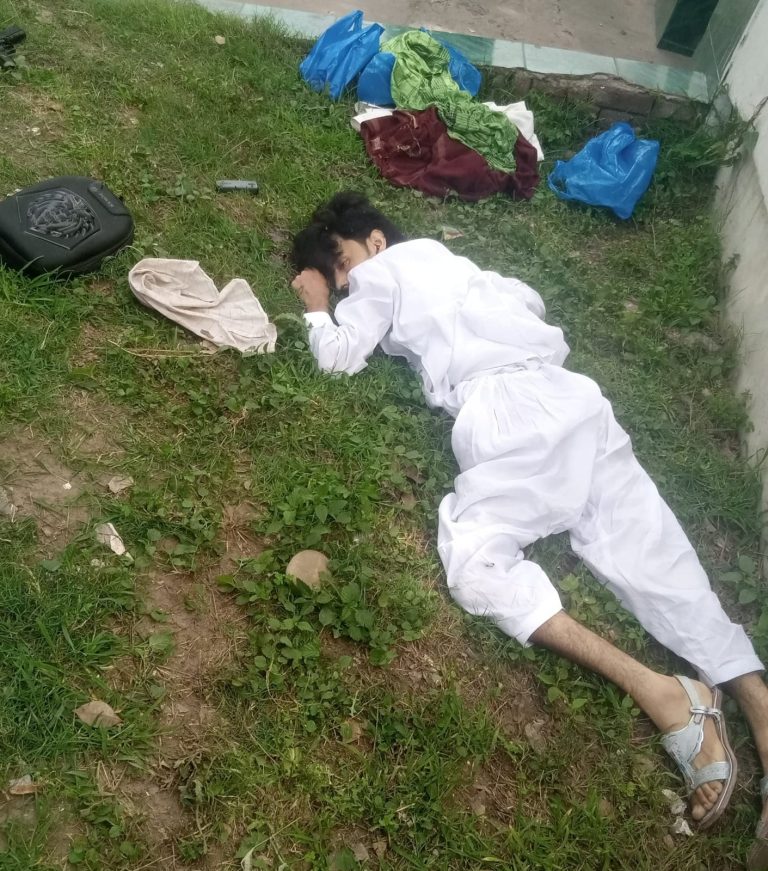 جہلم ( جہلم نیوز رپورٹ)معروف مذہبی اسکالر انجینئر محمد علی مرزا پر قاتلانہ حملہ مسلح حملہ اور نے اکیڈمی میں زبردستی گھسنے کی کوشش ۔پولیس کی روکنے کی کوشش حملہ آور نے فائرنگ شروع کر دی جس پر پولیس کی جوابی فائرنگ سے مسلح حملہ آور ہلاک ہو گیا۔ انجینئر محمد علی محفوظ