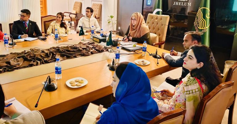 جہلم//ایڈیشنل ڈپٹی کمشنر ریوینیو محترمہ سنیہ صافی کی زیرِ صدارت اہم اجلاس، عوامی فلاح و بہبود کے اقدامات کا جائزہ*