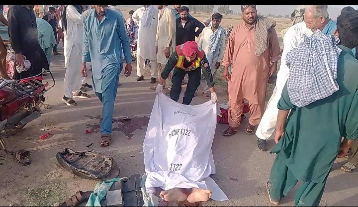 پنڈ دادنخان: دولت پور روڈ پر خوفناک حادثہ، دو موٹر سائیکل سوار جاں بحق ھو گئے موٹر سائیکل اور نامعلوم گاڑی کے درمیان خوفناک تصادم