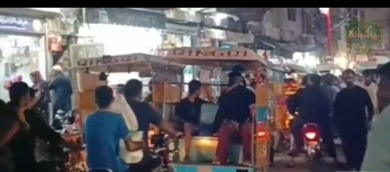 جہلم (نعیم احمد بھٹی) بازاروں سے ریڑھی بان بھی نکل گئے تجاوزات کرنے والے بھی نکل گئے نہیں نکلے تو چنگ چی رکشہ نہیں نکلے چنگ چی مافیا بے لگام ان کو روکنے میں انتظامیہ بھی ناکام